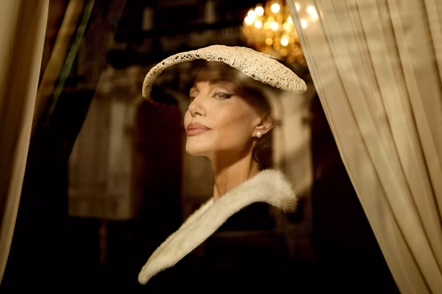Angelina-jolie-becomes-maria-callas-100923-01-2cce48d3de044c459234fd2c2ef1e0d7.jpg