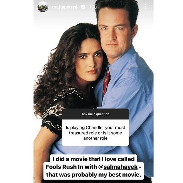 Salma Hayek compartió créditos con Matthew Perry en Fools Rush In. 