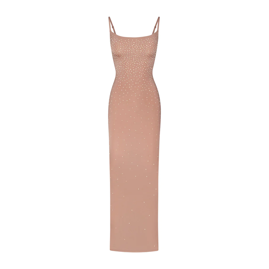 Swarovski x Skims incluye un vestido inspirado en el icónico vestido "Happy Birthday Mr. President" de Marilyn Monroe.
