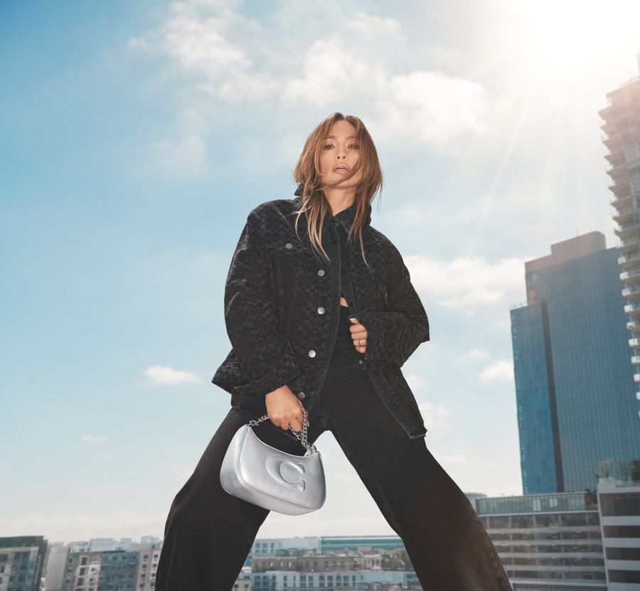 Jennifer Lopez protagoniza la campaña más reciente de Coach