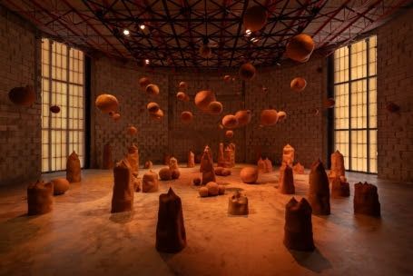Título: Topografía de la memoria: la instalación artística comisionada por Audemars Piguet en 2024