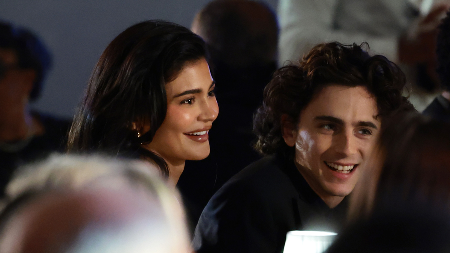 Kylie Jenner y Timothée Chalamet en los Innovator Awards.