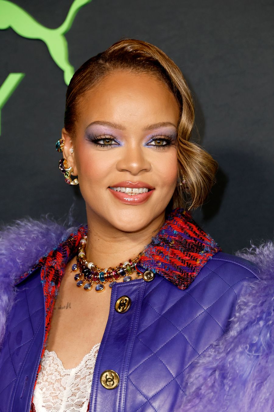 Rihanna lleva los Creeper Phatty de Fenty x Puma como el centro de atención de su look.