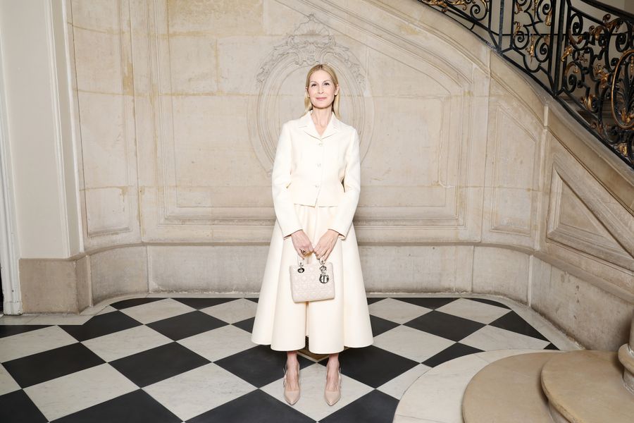 Kelly Rutherford en el desfile de Christian Dior Haute Couture Spring/Summer 2024.