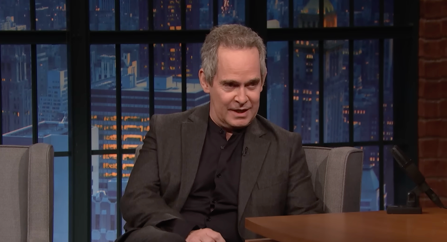 Tom Hollander cuenta que su equipo cometió una equivocación y lo confundió con Tom Holland.