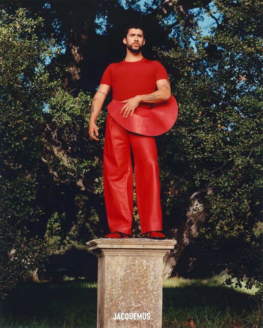 Bad Bunny se convierte en una escultura para la última campaña de Jacquemus