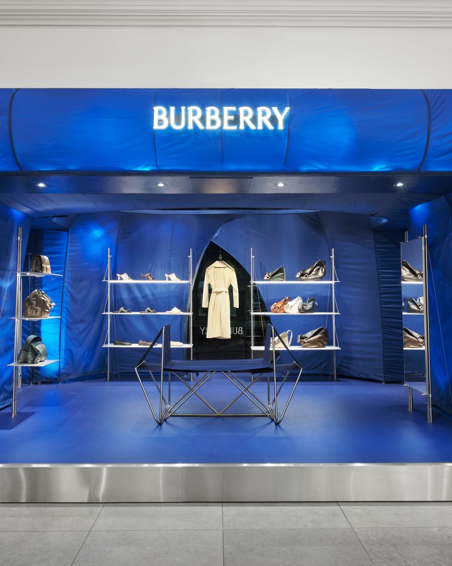BURBERRY_2024_HARRODS_TAKEOVER_DOOR_9_RGB_CROPPED_4X5_01.jpg
