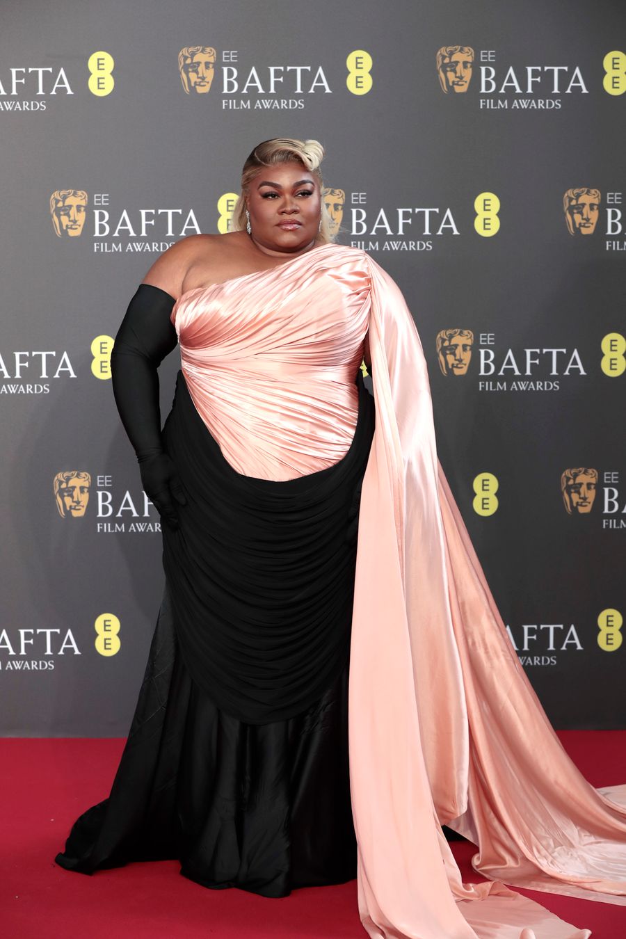 Los mejores looks de las celebridades en los premios BAFTA