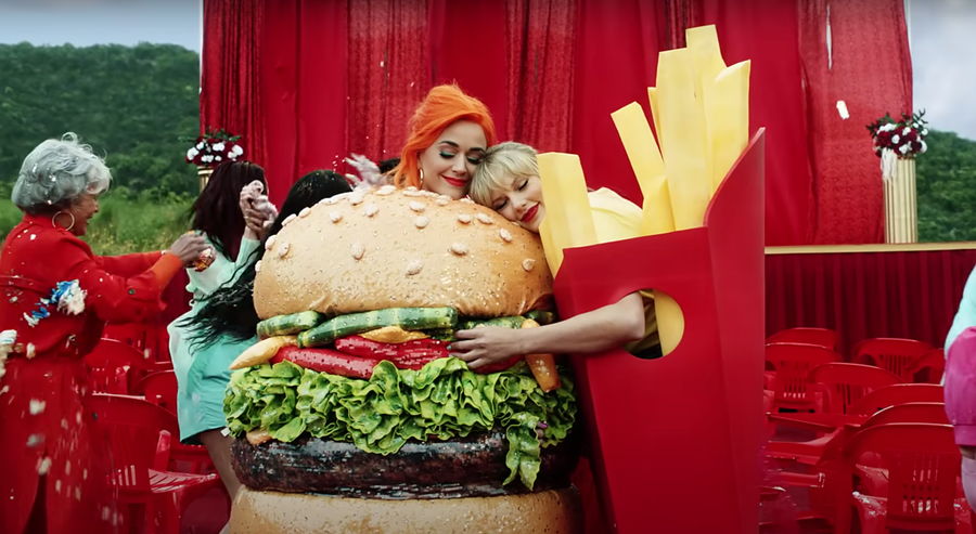 katy-perry-canta-bad-blood-junto-a-taylor-swift-en-the-eras-tour.png