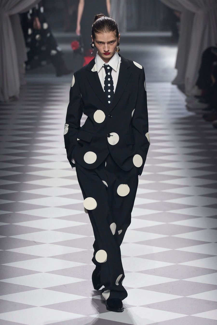 Moschino F24 025.jpg