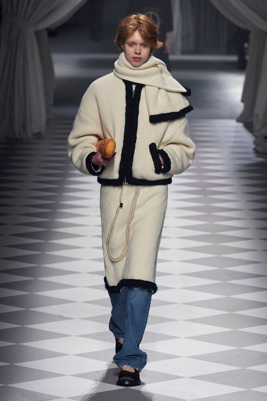 Moschino F24 034.jpg