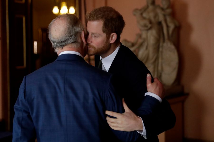 El príncipe Harry rompe el silencio sobre el cáncer de su papá