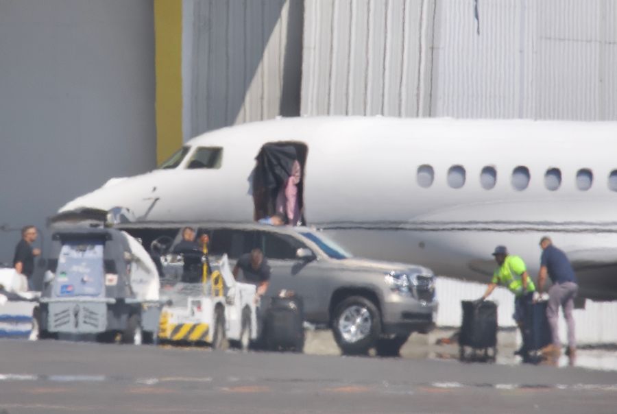 Taylor Swift ocupando su jet privado en agosto de 2021