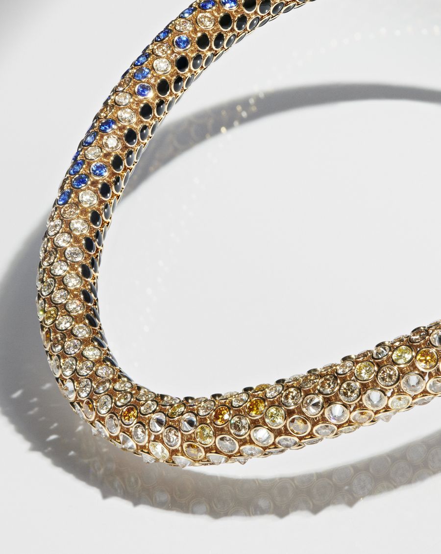 Timothée lo hace de nuevo y crea un collar con Cartier inspirado en Dune