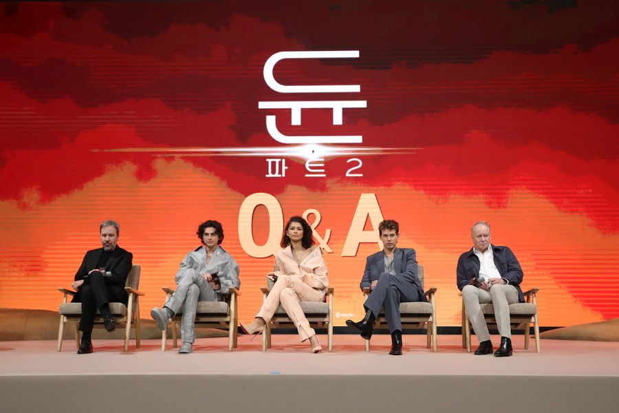 Denis Villeneuve, Timothee Chalamet, Zendaya, Austin Butler y Stellan Skarsgard en la gira de prensa de Dune 2 en Corea del Sur.