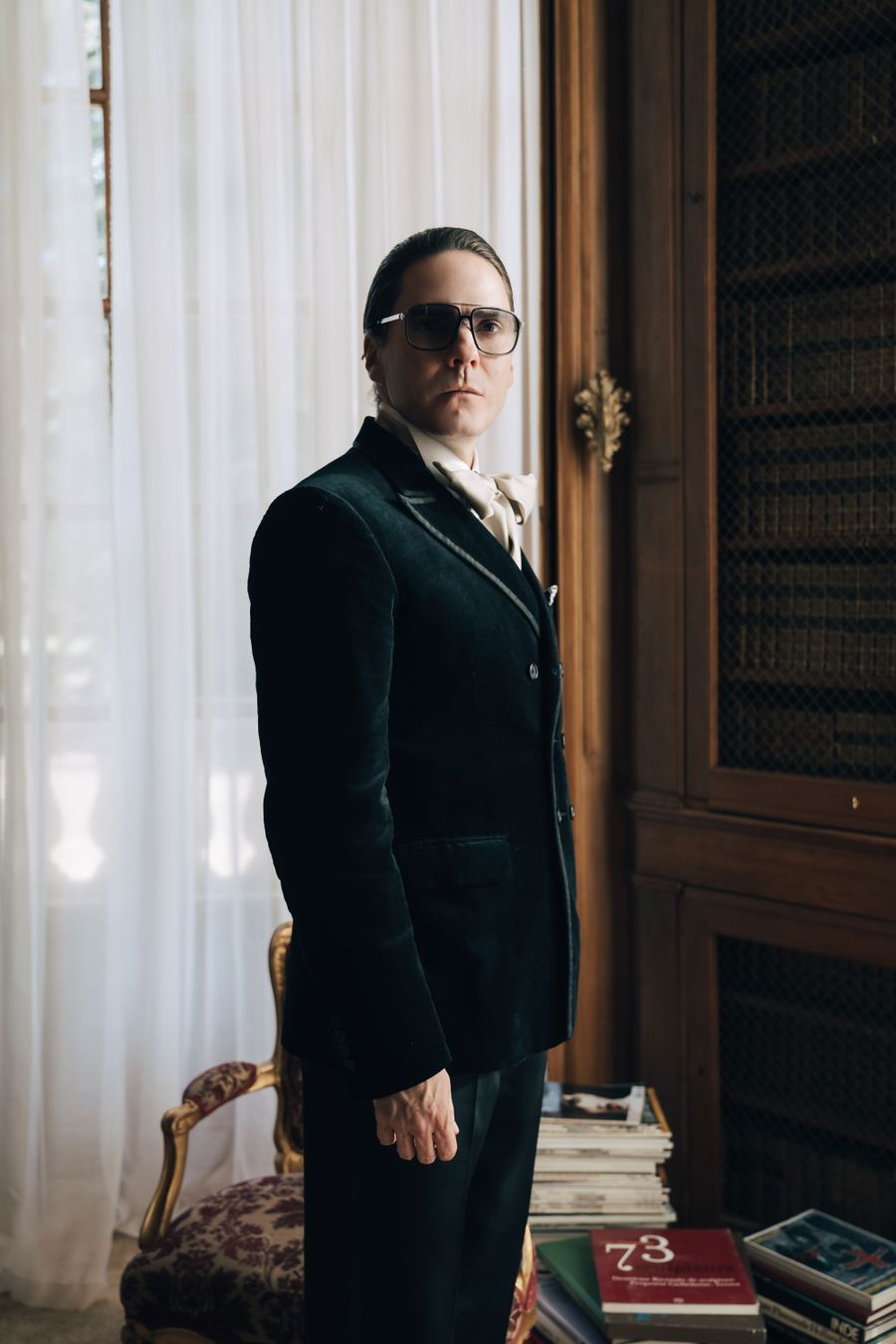 Las primeras imágenes de 'Becoming Karl', la serie del legendario Karl Lagerfeld