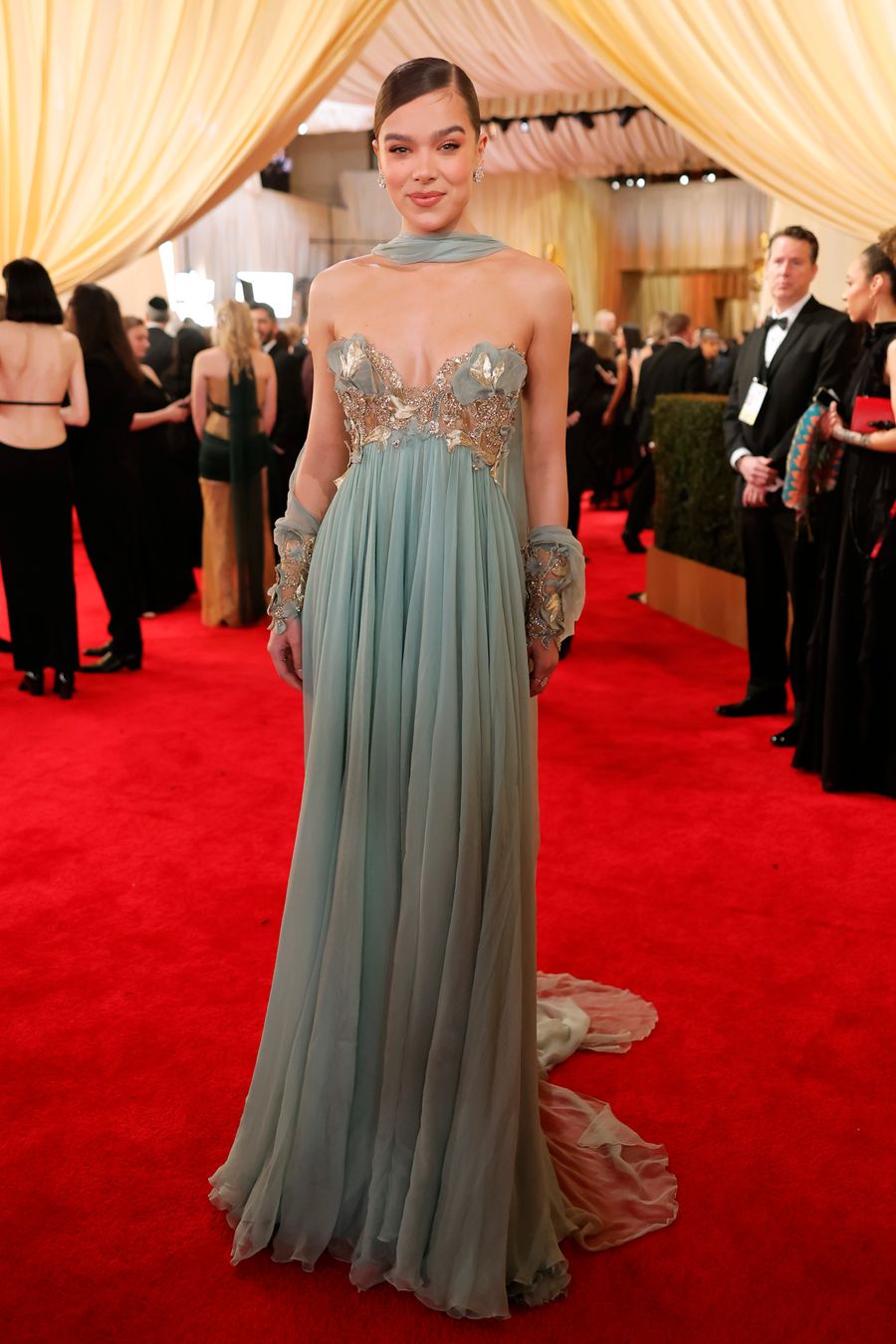 Hailee Steinfeld en los Oscar 2024