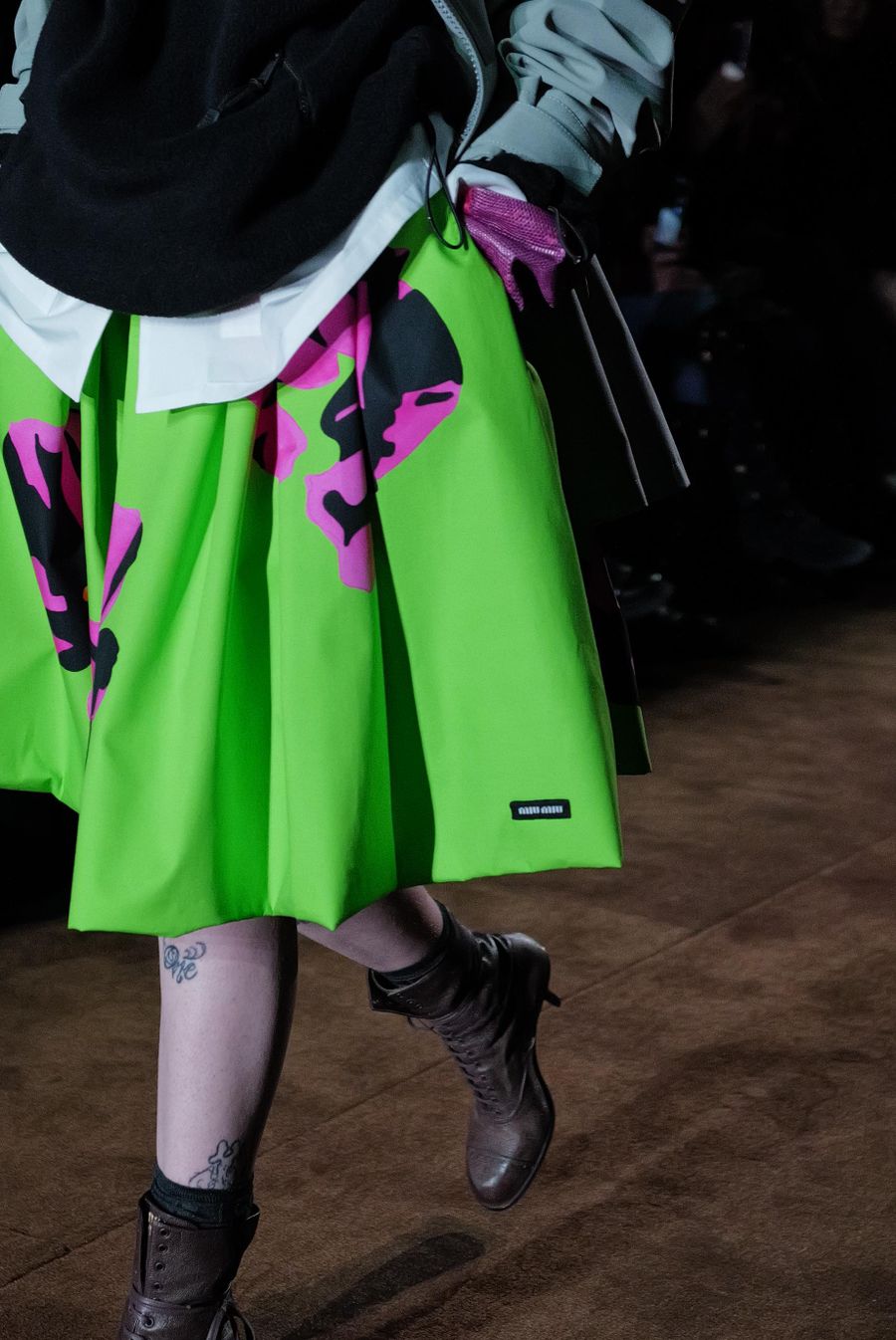 Miu Miu vuelve a cambiar las reglas de las faldas y de la edad