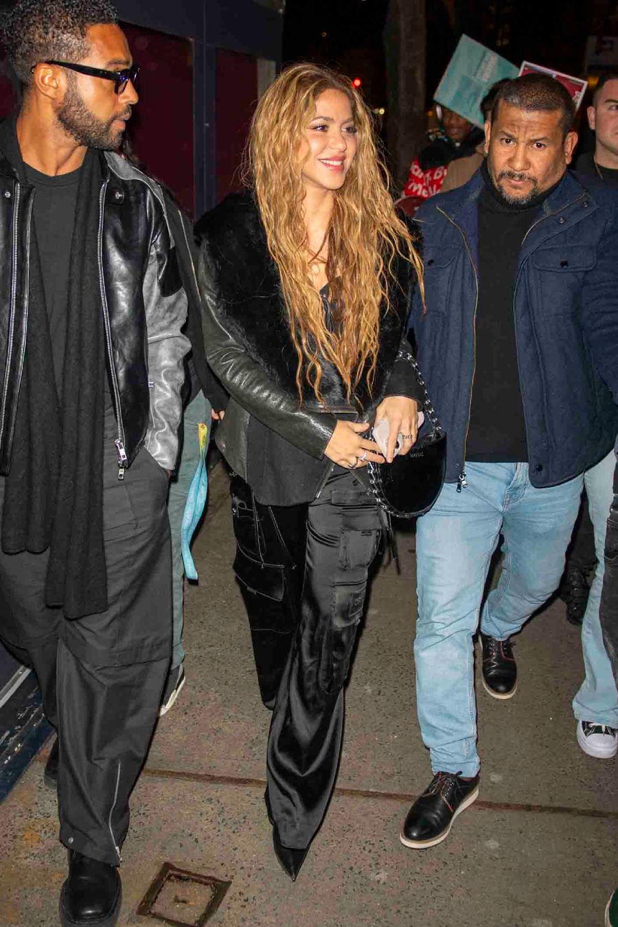 Shakira cena con Lucien Laviscount después de su performance en Times Square 