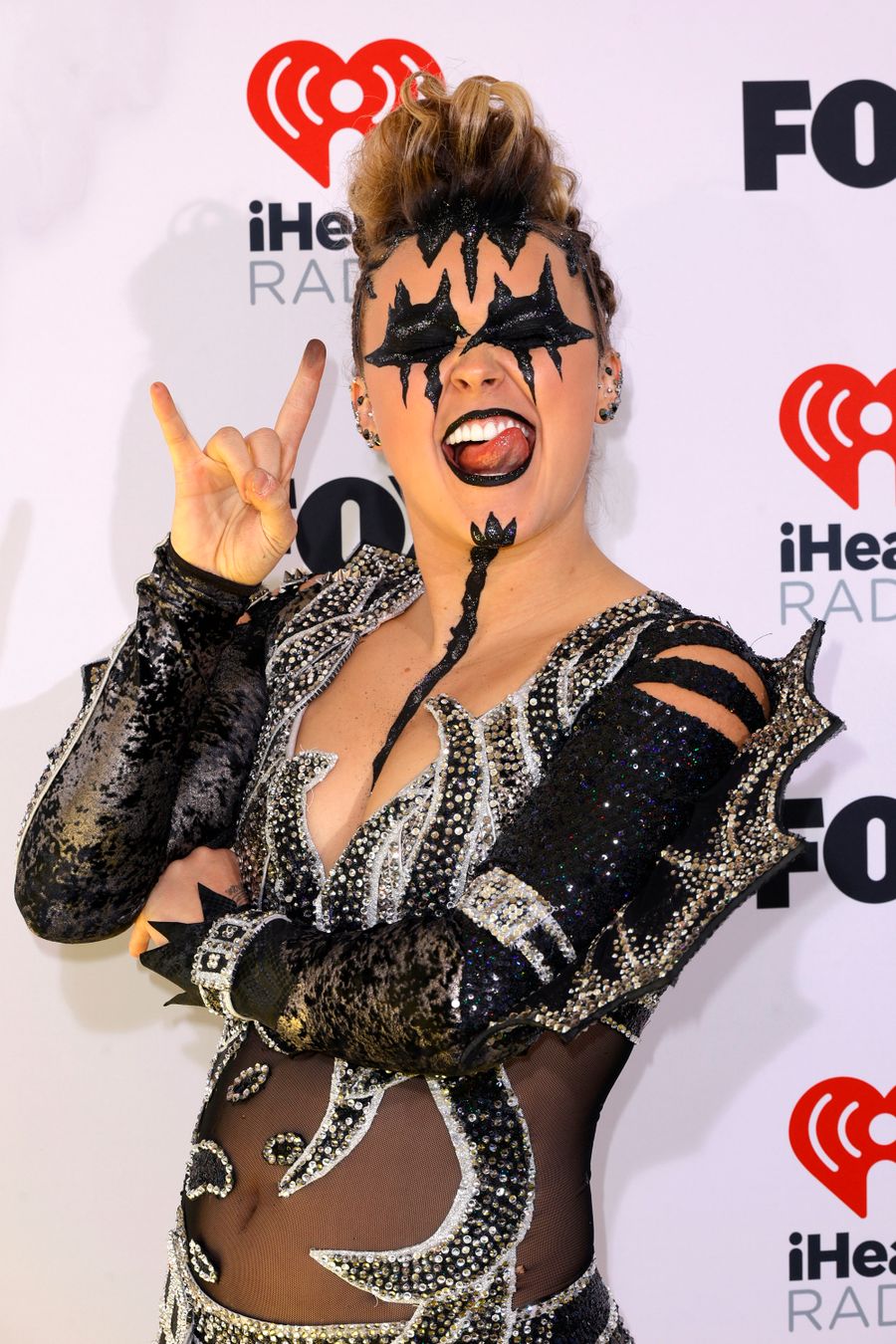 Jojo Siwa aborda las criticas de su era adulta con su look más dark