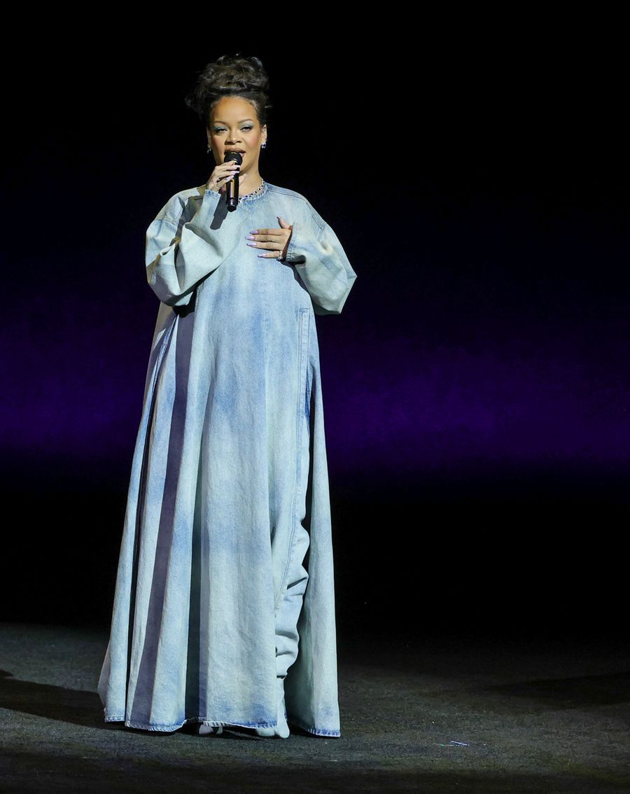 Rihanna anuncia que protagonizará la película de "Los Pitufos"