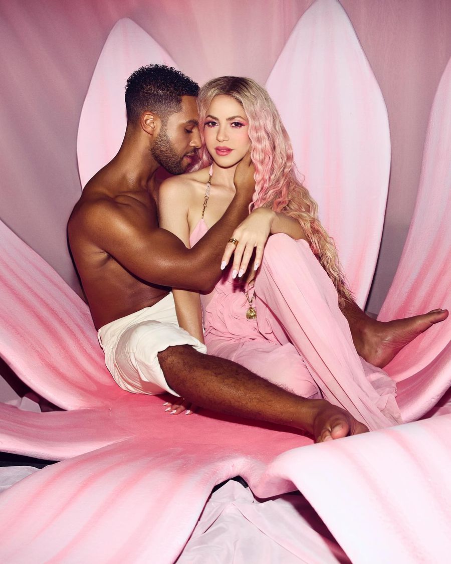Shakira y Lucien Laviscount encienden redes sociales con fotos románticas