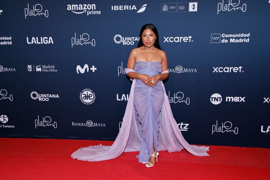 Yalitza Aparicio en un look de Cynthia Buttenklepper para los Premios Platino.