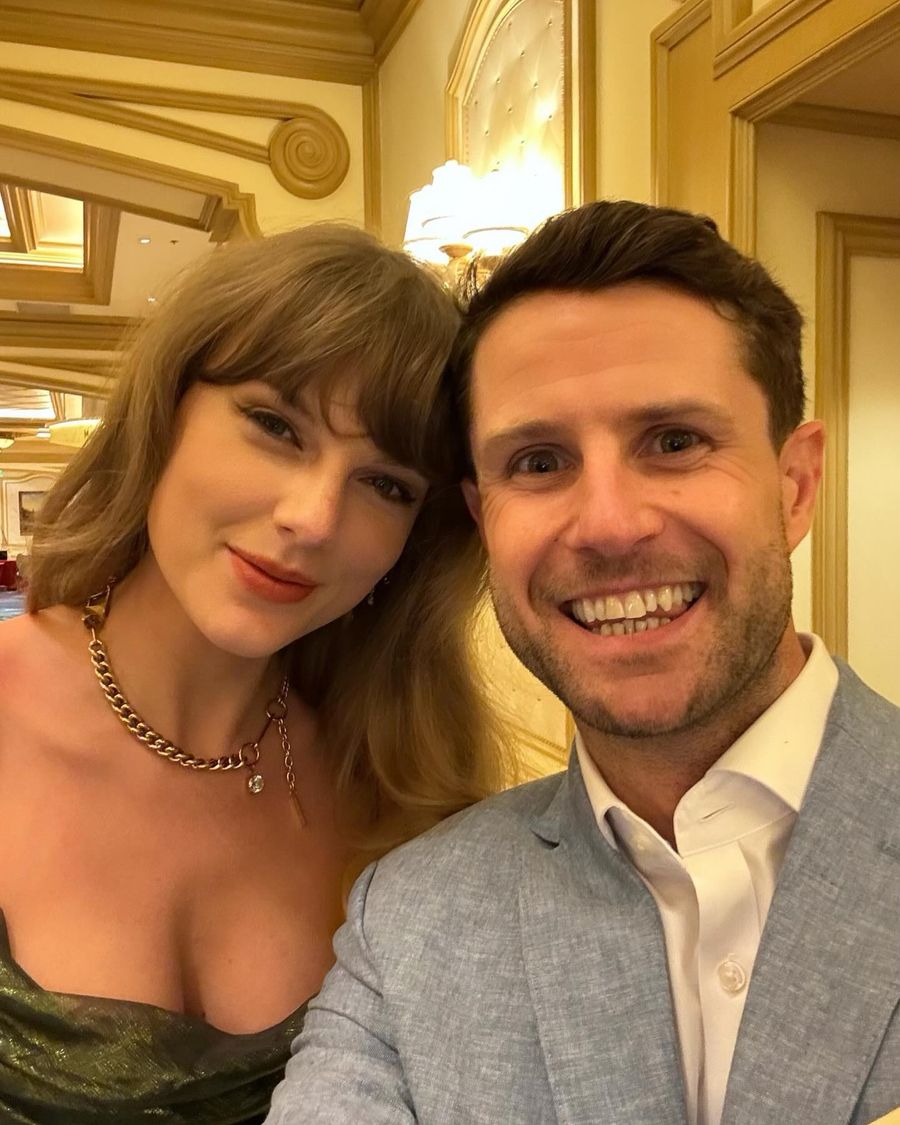 Taylor Swift y Travis Kelce apuestan, se besan y salen de fiesta en Las Vegas