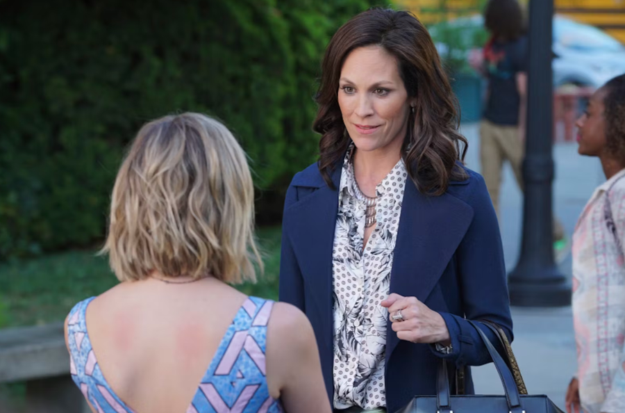Todos los detalles de Pretty Little Liars Summer School....png