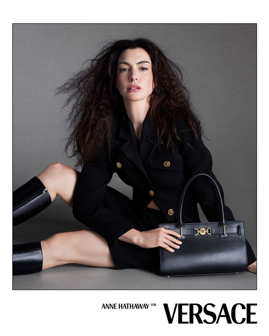 Cillian Murphy y Anne Hathaway protagonizan la campaña de Versace Icons