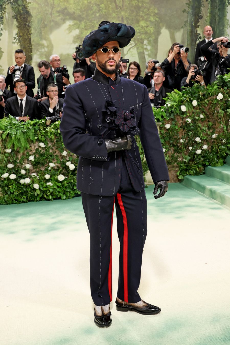 Bad Bunny cumple con la temática de la Met Gala con un look Margiela 