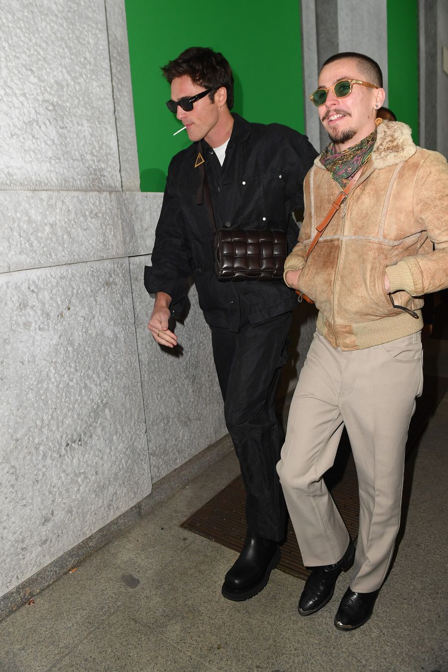 Jacob Elordi tiene una maestría en usar bolsas de lujo