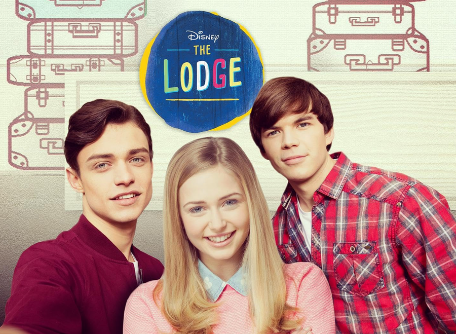 Luke Newton en The Lodge de Disney Chanel.jpg