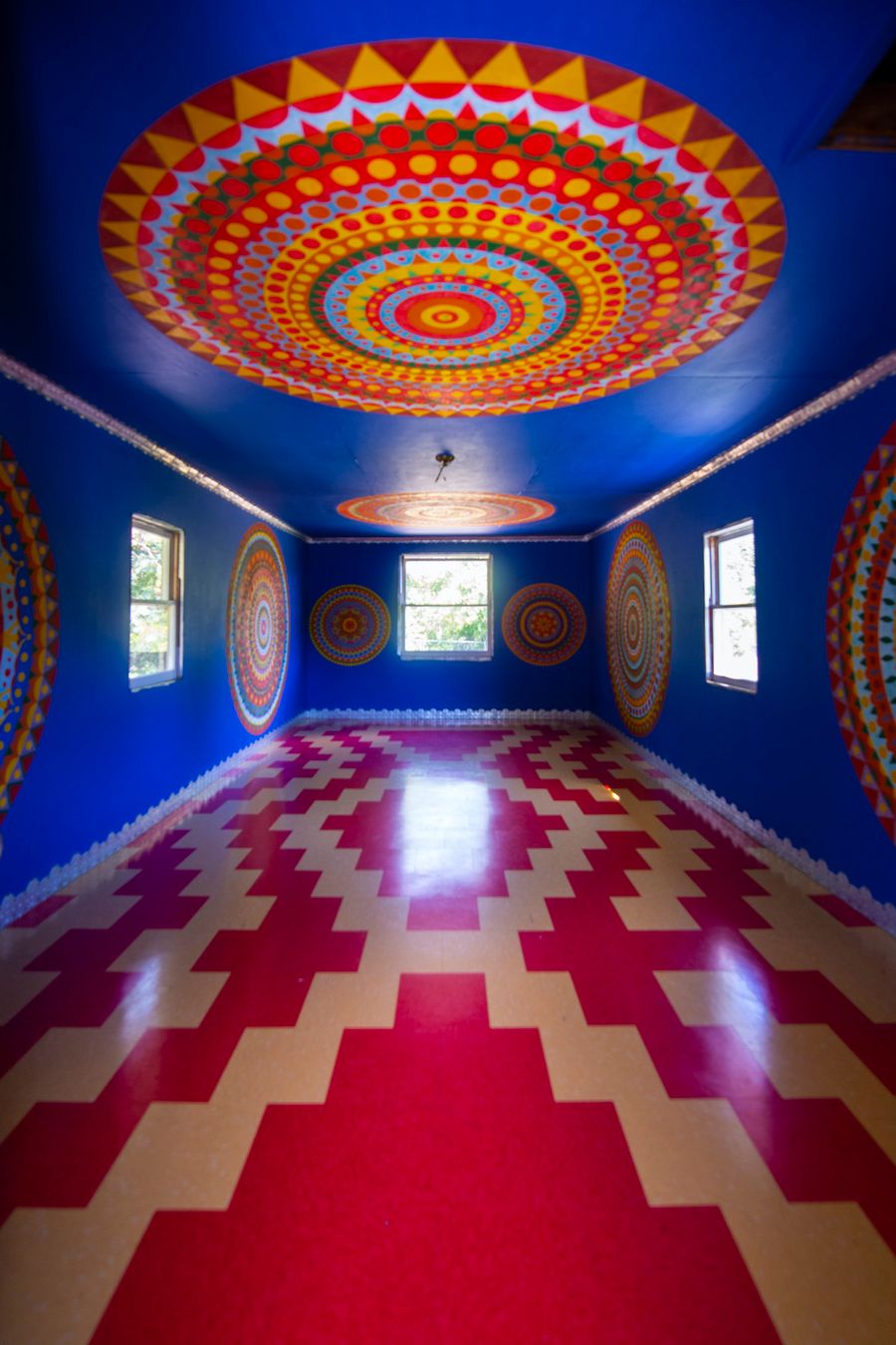 Imagen de una de las salas del museo Pasaquan en Georgia.