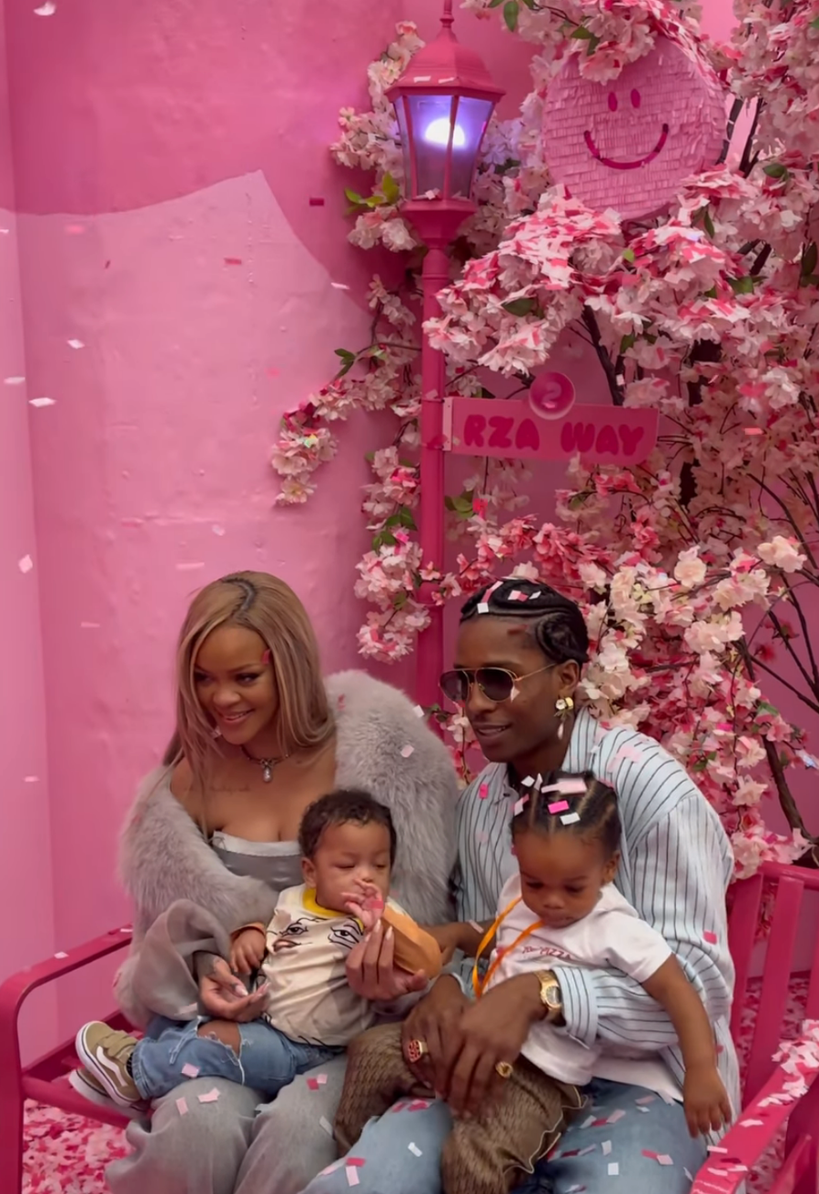 rihanna-se-hace-viral-por-cargar-a-su-hijo-de-cabeza..png