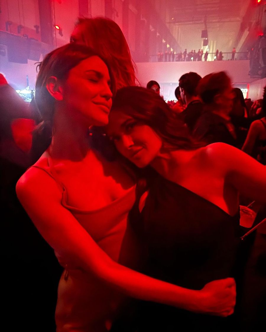 Salma Hayek y Eiza González son las mejores amigas en el desfile de Gucci