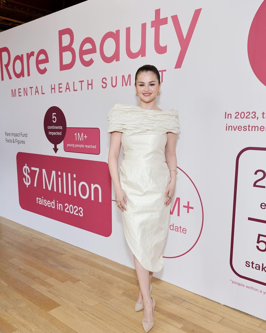 Selena Gomez habla sobre las similitudes entre Rare Beauty y Fenty Beauty