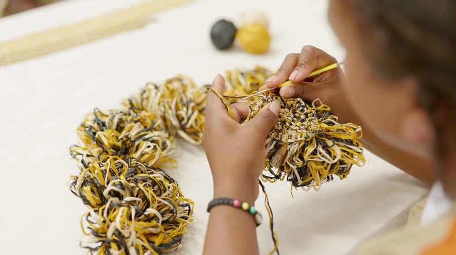 07_Madagascar, Made For A Woman_FENDI Baguette hand in hand WW_Making Of.jpg