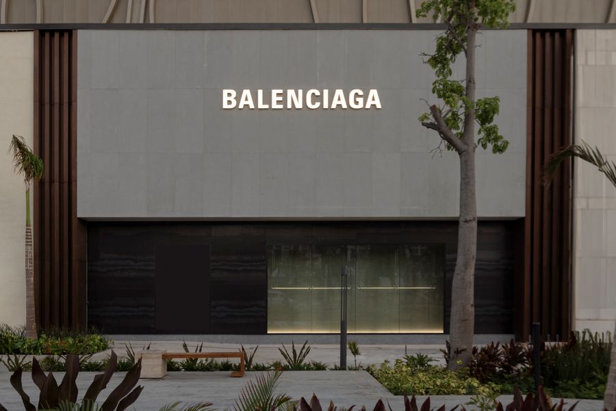 ¡Balenciaga abre su primera boutique en Cancún!