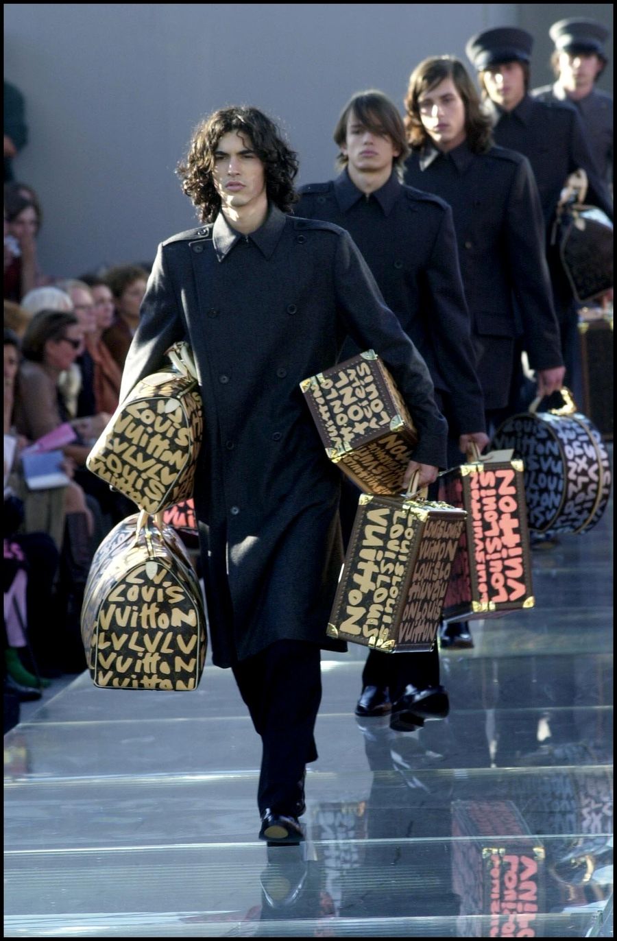 Spring Summer 2001 Ready to wear fashion show: Louis Vuitton.