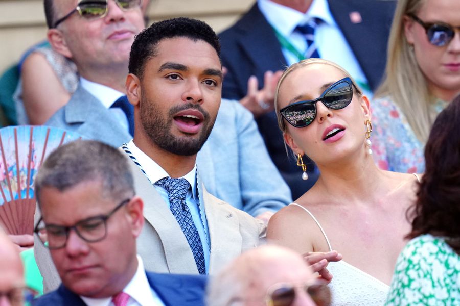 Regé-Jean Page y Emily Brown en Wimbledon
