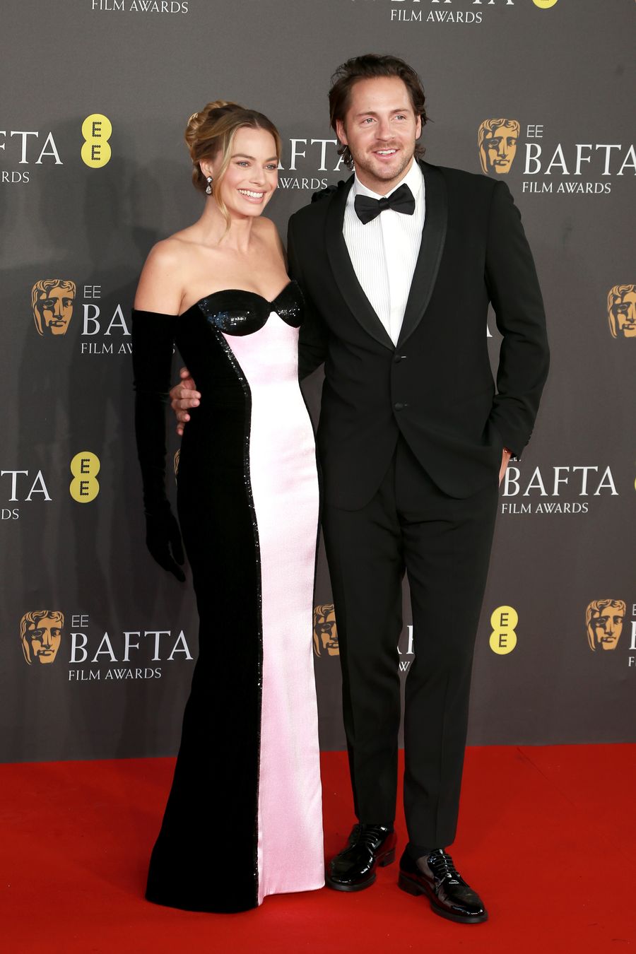 margot robbie tom esposo