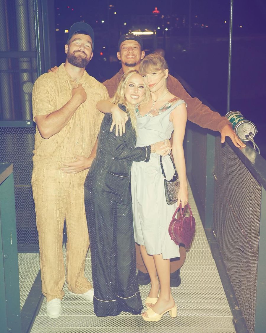 Taylor Swift usó unos zapatos de Amazon para su date con Travis Kelce, Patrick y Brittany Mahomes.