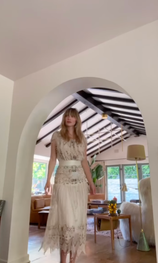 Suki Waterhouse princesa Diana