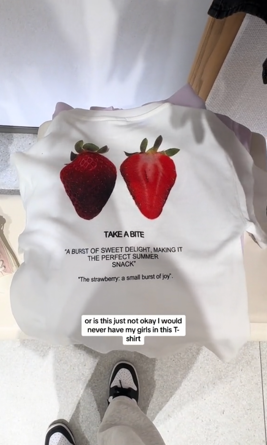 Zara retira playera niñas