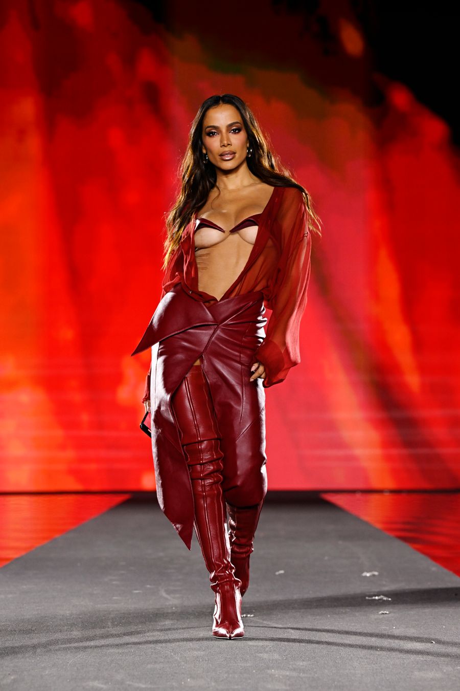 "Le Défilé L'Oréal Paris – Walk Your Worth" : Runway – Paris Fashion Week – Womenswear Spring/Summer 2025