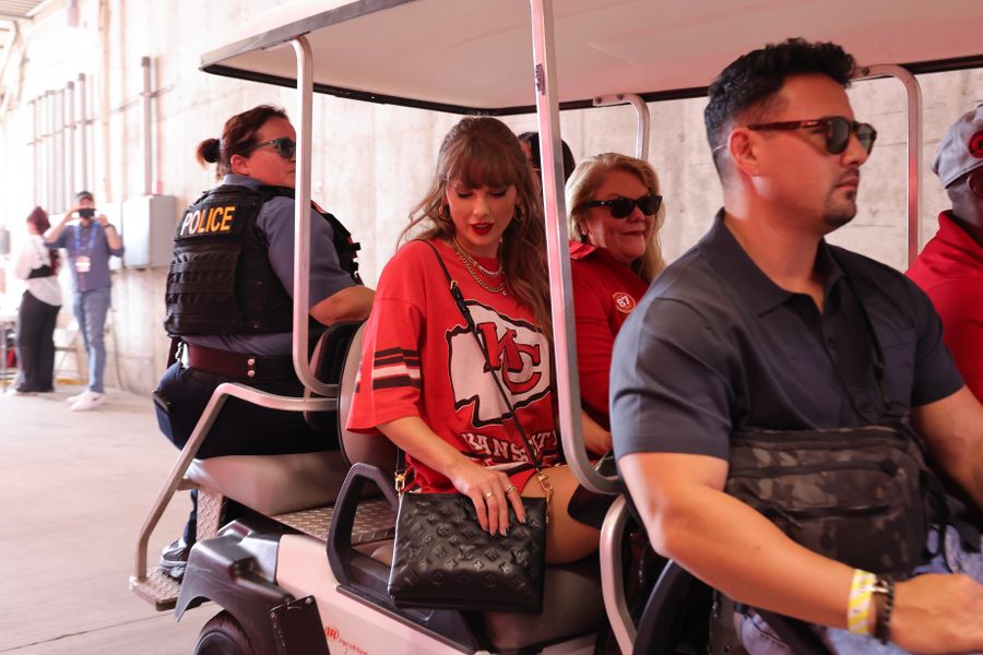 El collar de "diamantes" que usó Taylor Swift en el último partido de los Kansas City Chiefs es más accesible de lo que parece.