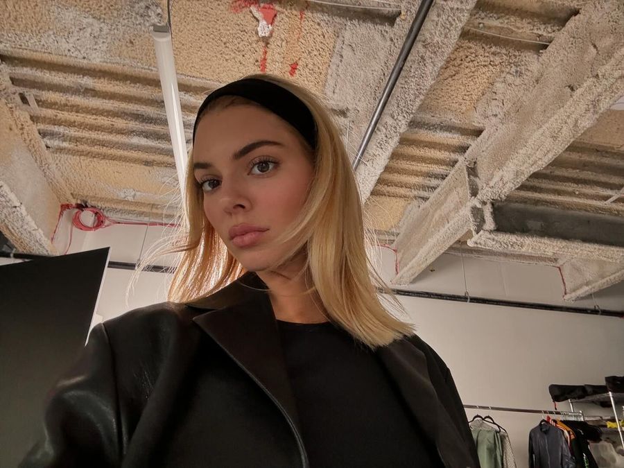 Kendall Jenner pelo rubio