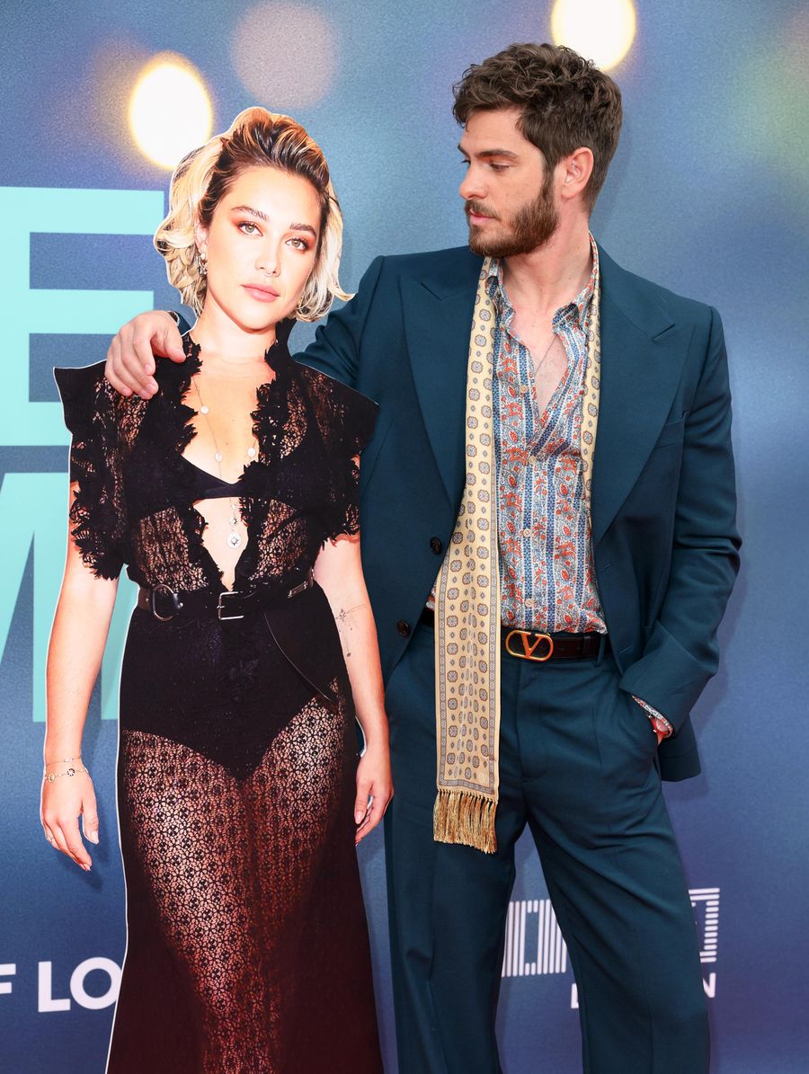 Andrew Garfield Florence Pugh cartón