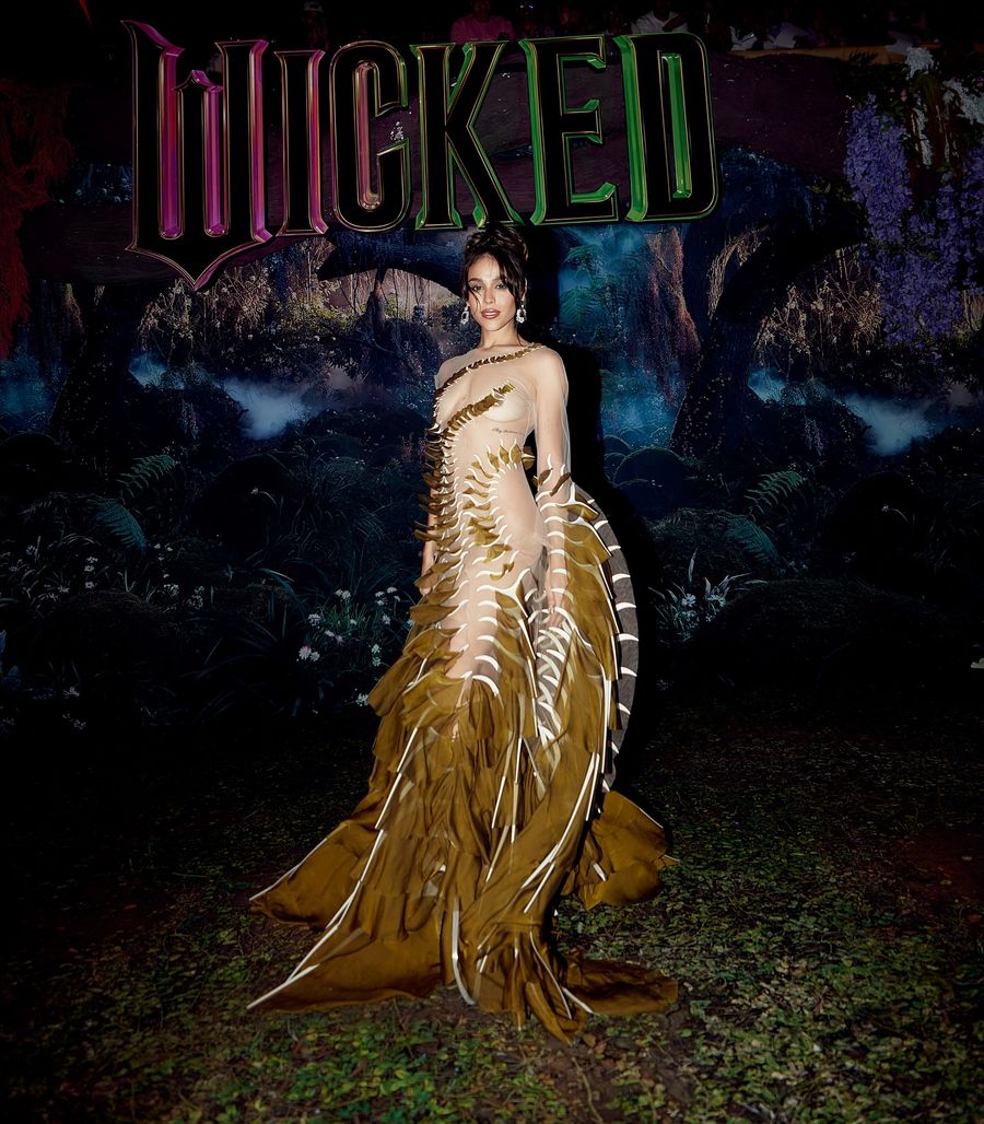 Danna llevó un look firmado por Iris Van Herpen a la premiere de Wicked